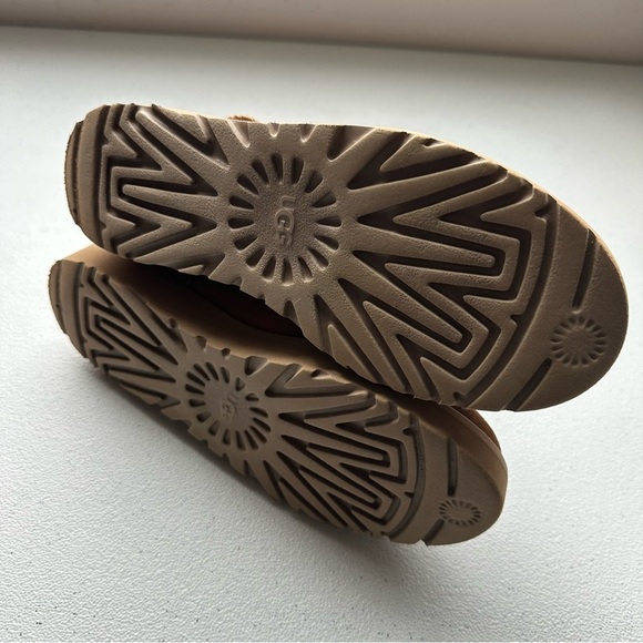 UGG mini logo zip woman’s boot - Picture 6 of 7